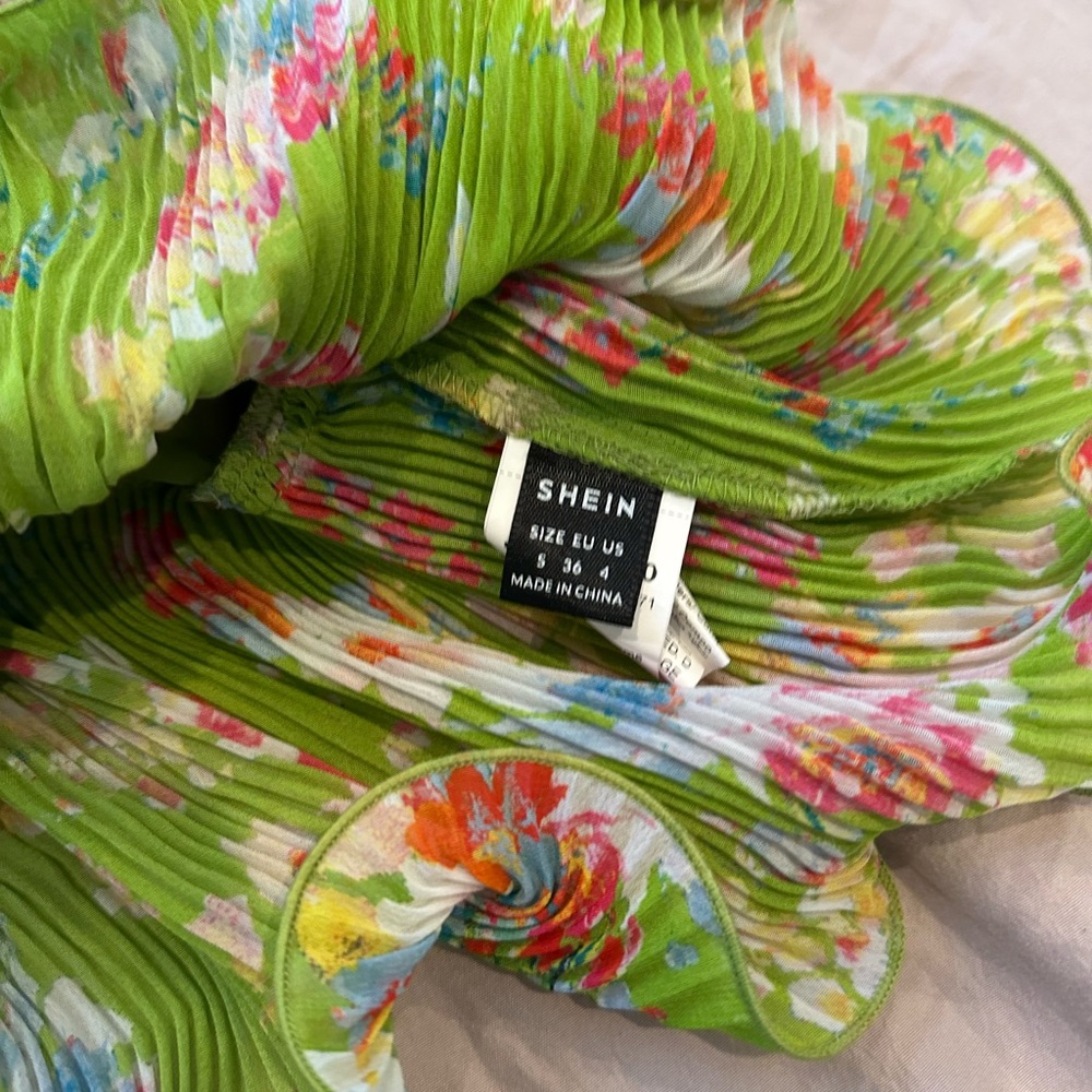 Floral Ruffle Crop Top - Picture 3 of 4